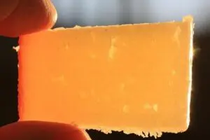 otthon is elkészíthető, bár nem könnyű, de egyszer érdemes kipróbálni a füstült sajt készítést