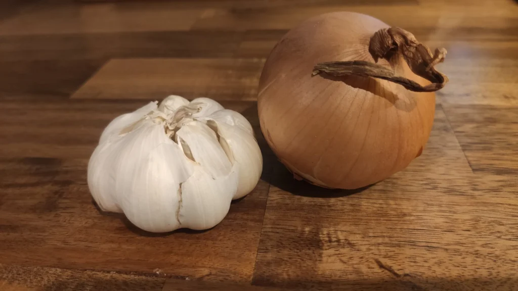 Hagyma és fokhagyma – fruktánokat tartalmazó puffasztó ételek